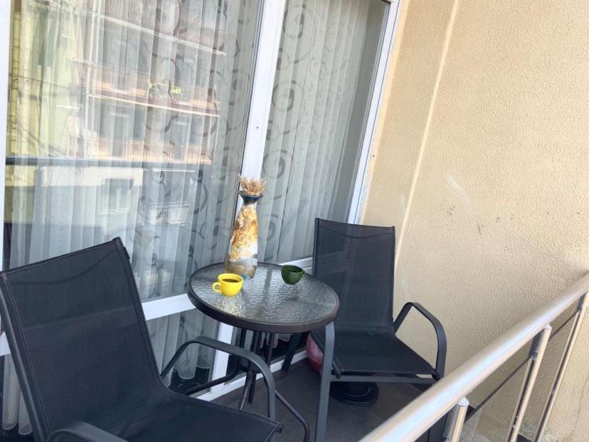 Apartment Vaja Fshavela N16 Батуми Екстериор снимка