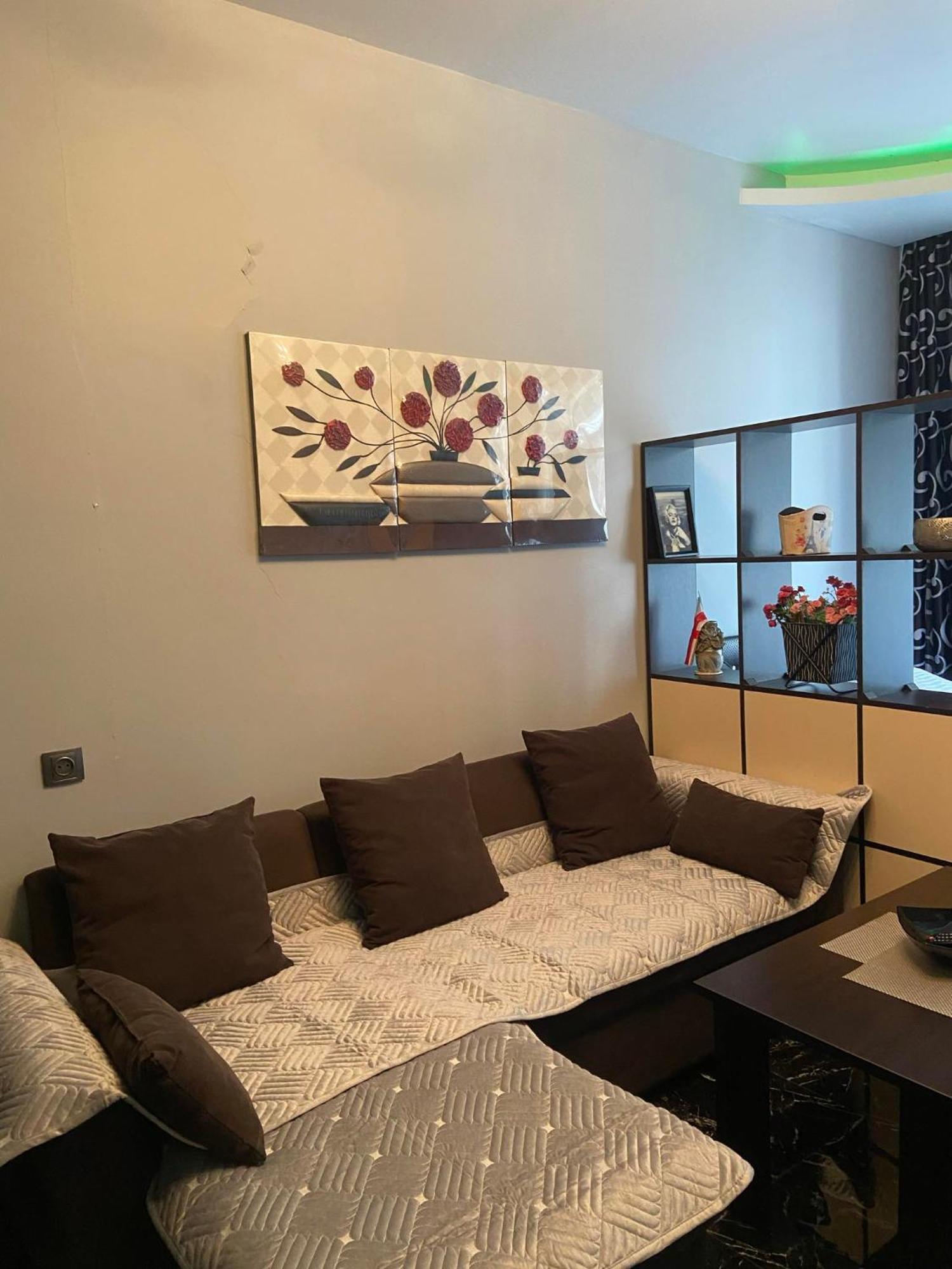 Apartment Vaja Fshavela N16 Батуми Екстериор снимка