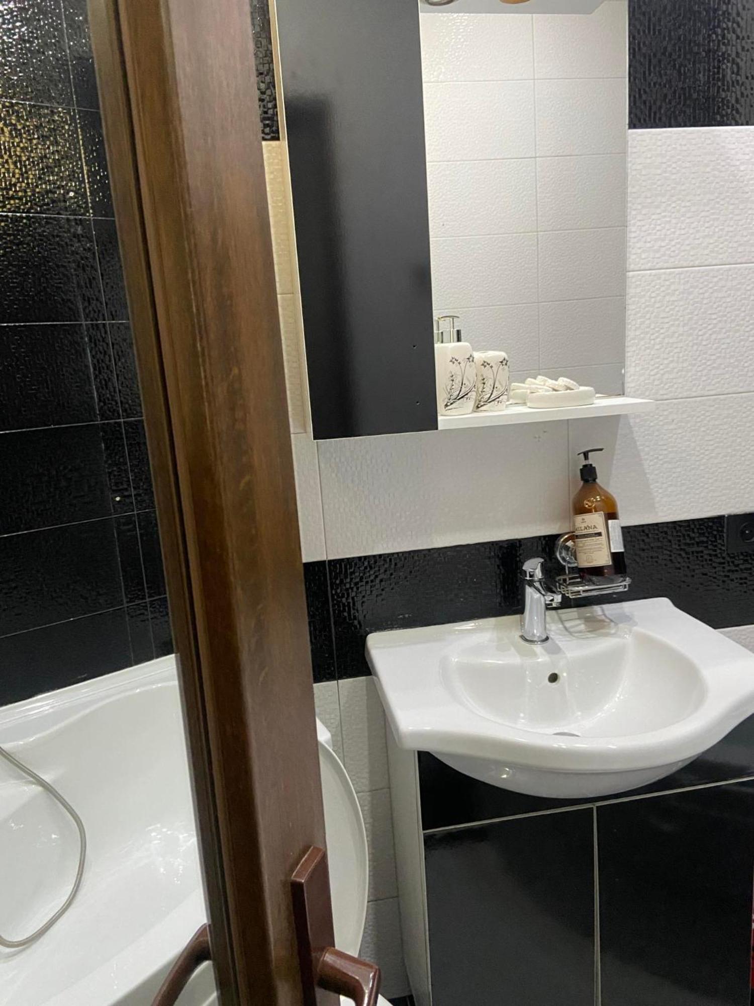 Apartment Vaja Fshavela N16 Батуми Екстериор снимка