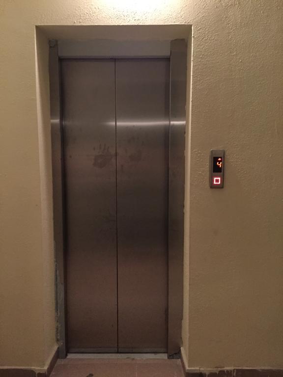 Apartment Vaja Fshavela N16 Батуми Стая снимка