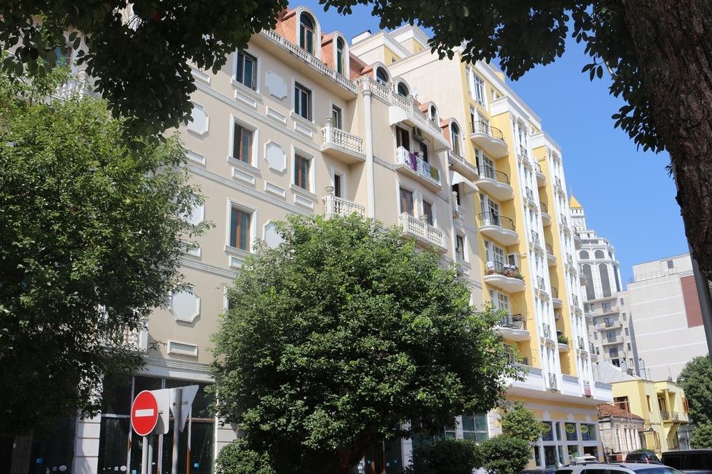 Apartment Vaja Fshavela N16 Батуми Екстериор снимка